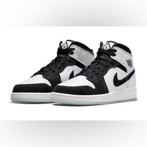 Jordan 1 Mid (GS) Diamond Shorts Sneakers